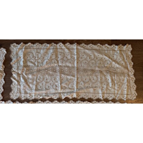 Embroidered dresser/night stand 4 pc set Beige Floral Pattern - Picture 3 of 9